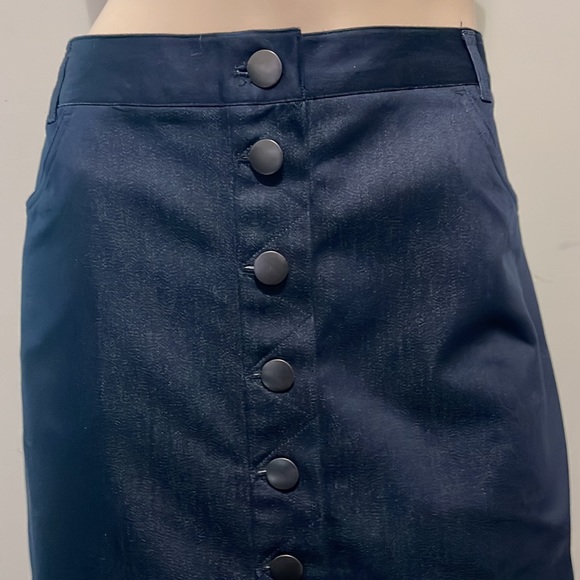 Denim Button-Front Midi Skirt 10 - Picture 3 of 9